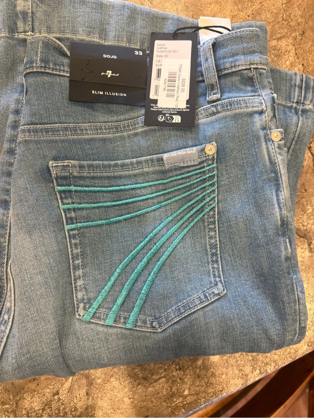 Ice Flow dojo 7 for all mankind size 33, 34 in inseam